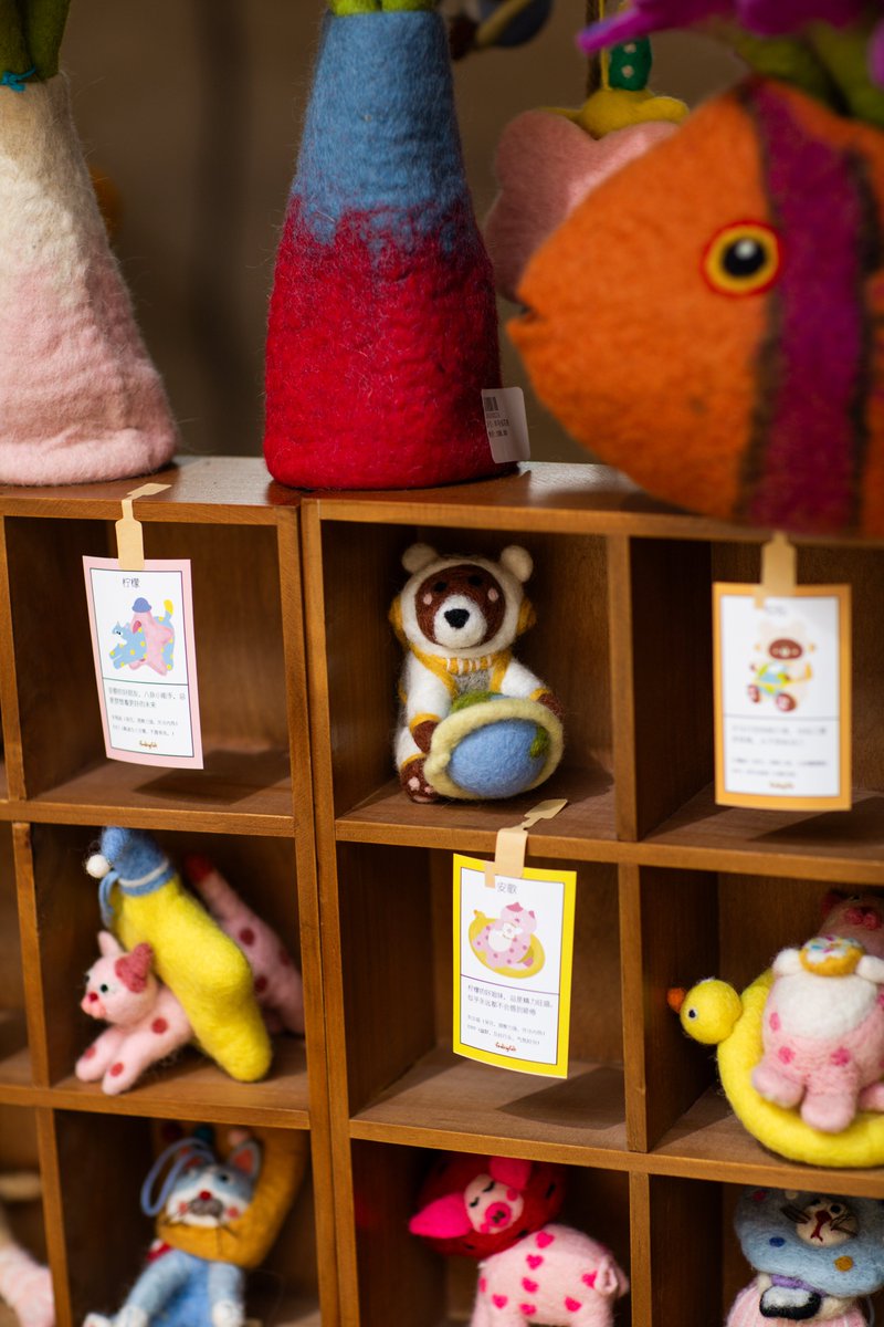 Taoxichuan_now's tweet photo. 💗 Pick a fluffy little cutie to heal your heart!

🐂 Gentle Yak
🐇 Sweet Bunny
🐾 Curious Kitten
🧸 Adorable Bear
🌈 Colorful Mushroom

Each one is 100% handmade with warmth and love!✨ 
#Jingdezhen #Taoxichuan #WoolArt #craft https://t.co/LU8dZR2ERz