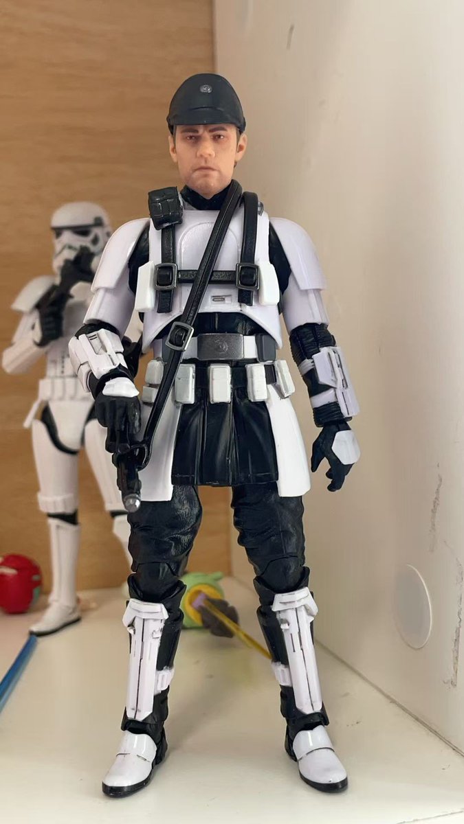 5017Set's tweet image. I made these equipment pouches by myself and added straps to the weapons. At least I'm quite satisfied with them.

#theblackseries #starwars