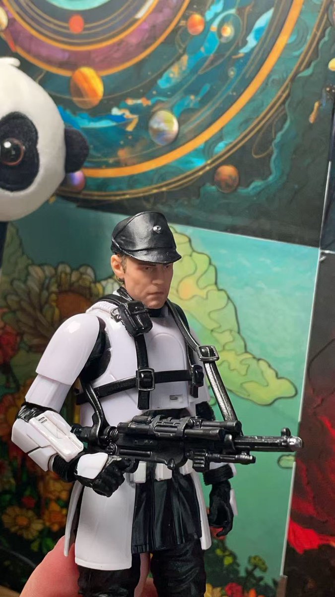 5017Set's tweet image. I made these equipment pouches by myself and added straps to the weapons. At least I'm quite satisfied with them.

#theblackseries #starwars