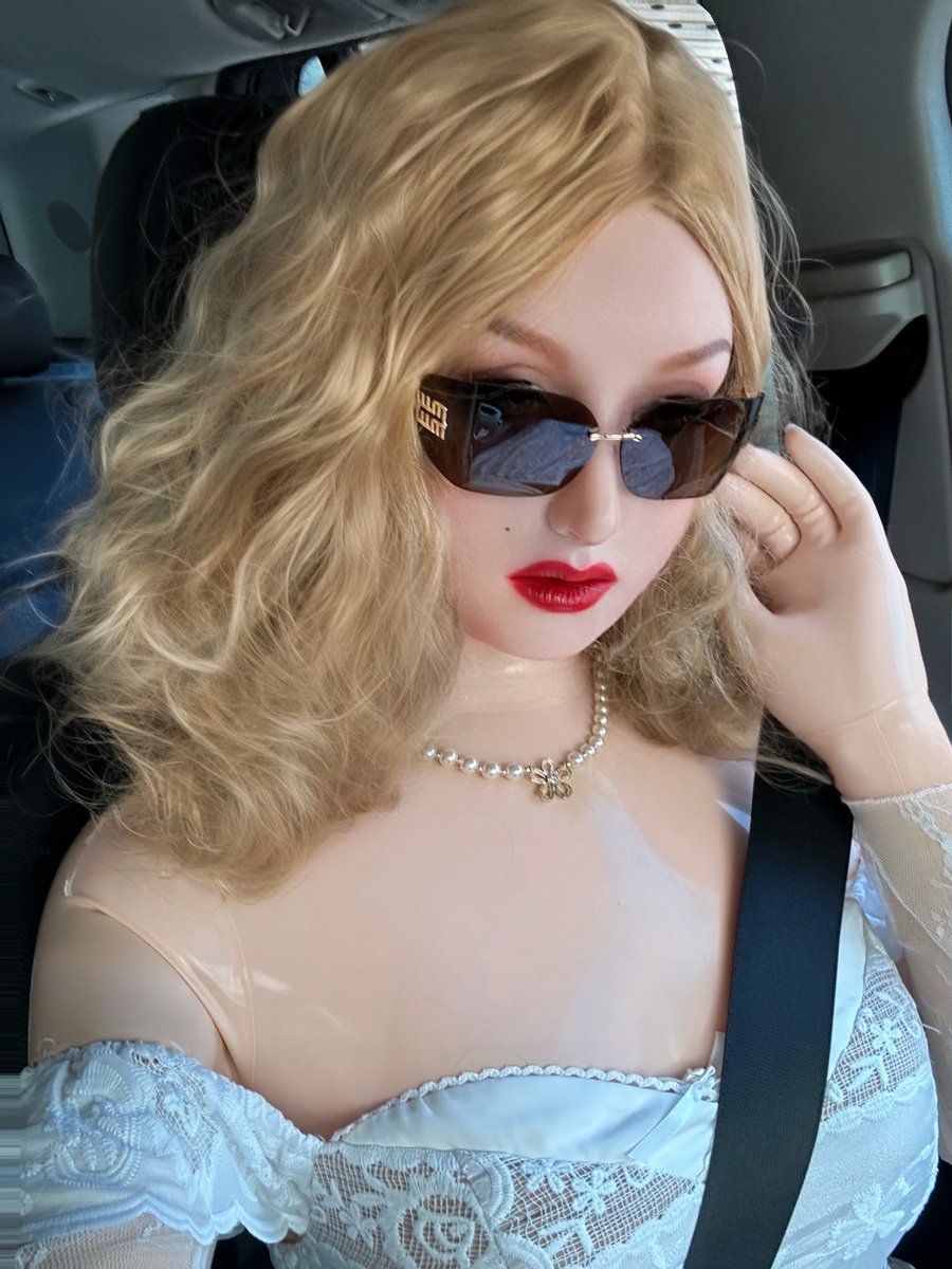 RikkaDreammask's tweet photo. “サングラス🕶️、めちゃくちゃ似合ってるでしょ？”😎
モデル：@cgmaskdoll

#dreammask #DMS #femalemask #フィメールマスク #シリコンフェイススキン https://t.co/6ZgEYMgKiq
