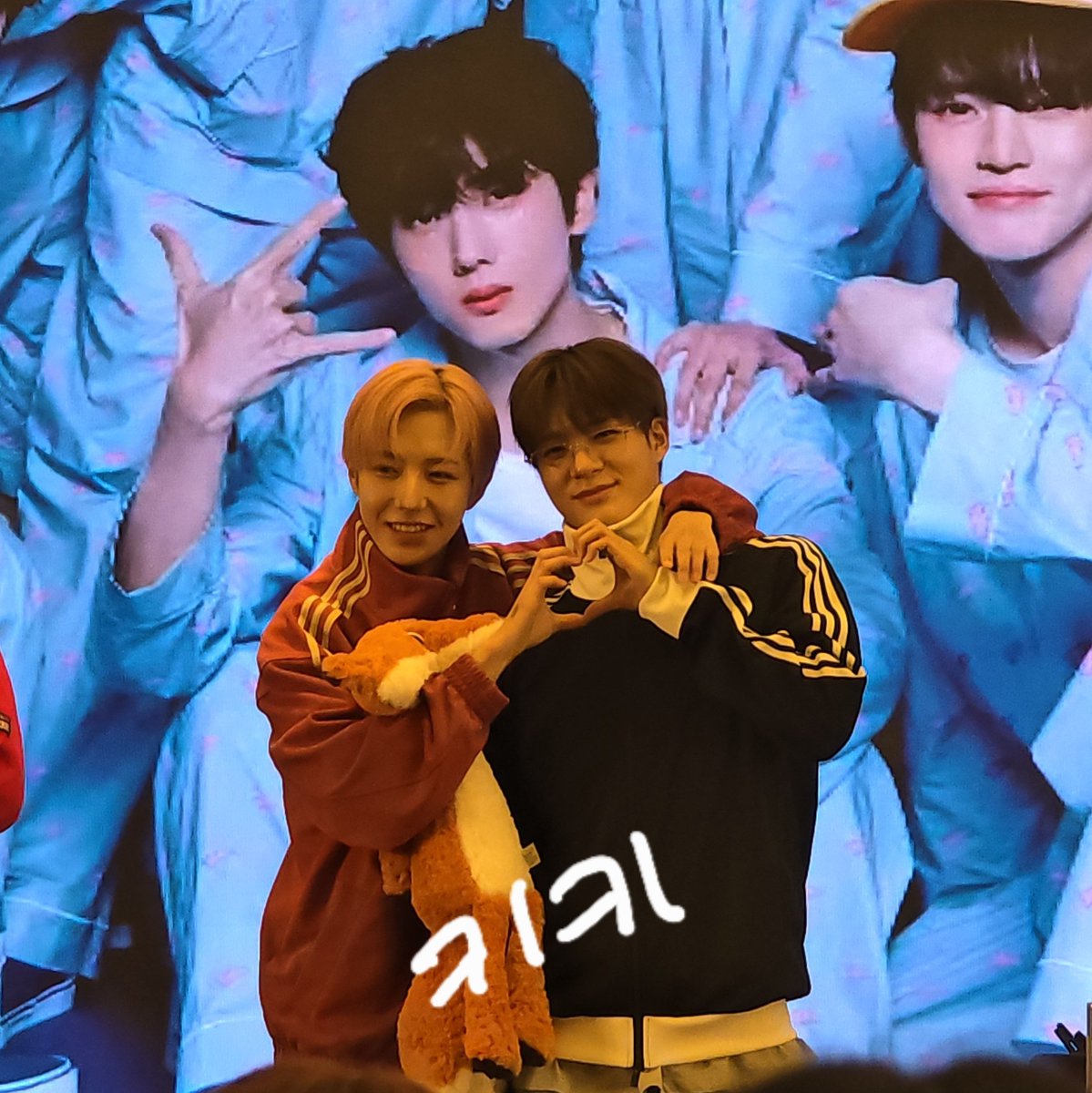 애들아 젠런 하트 또했다🫶