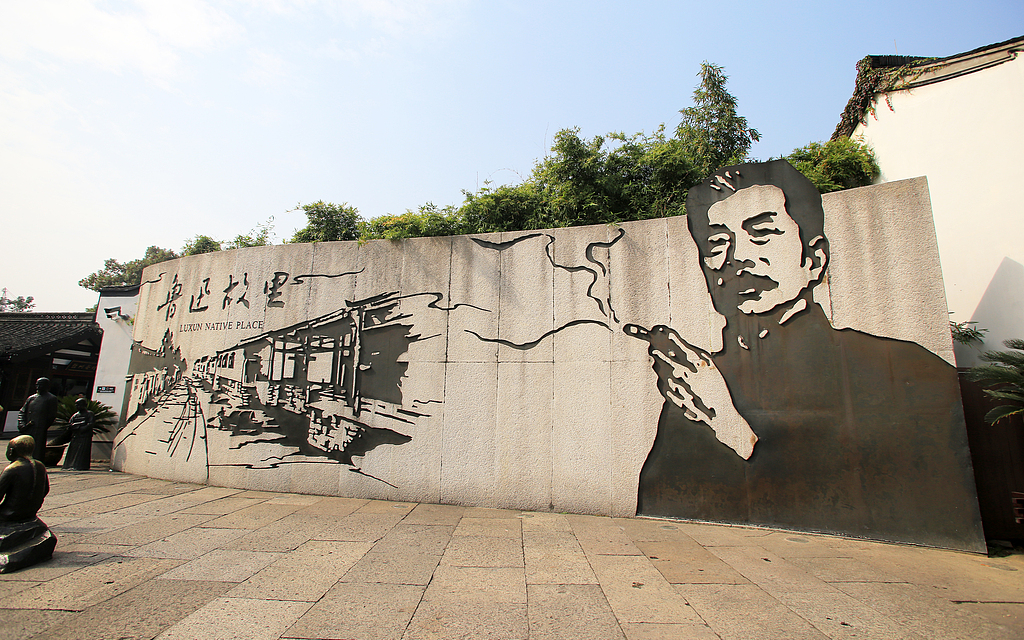 The company that manages the #LuXun Native Place in Shaoxing, #Zhejiang province, has defended its decision to keep a mural of the renowned writer smoking after calls for its removal, saying it would respect history, art and Lu Xun's legacy. bit.ly/421reMm