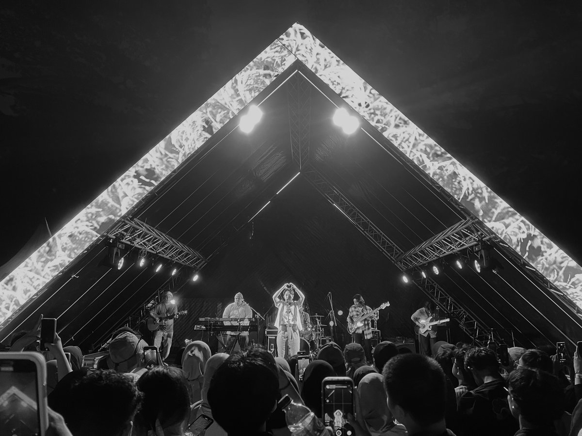 OCRecordsPH's tweet photo. #OC7 CORE MEMORY: MRLD REPRESENTS PH AT CONNX: OFF THE WEEKEND | INDONESIA https://t.co/YgGhyaTJYR