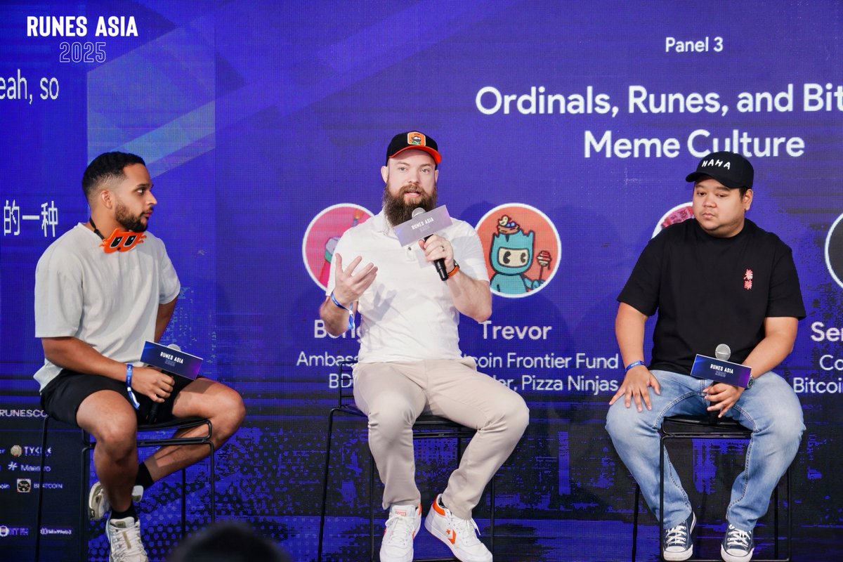 LongTreeLabs's tweet photo. 🗣️ Panel 3 正式开始！

🎙️主题：Ordinals, Runes, and Bitcoin Meme Culture

铭文、符文与比特币 Meme 文化的交汇，第三场高能讨论来袭！🔥

主持人：

@btcbongo – @billydollarcat 大使

嘉宾阵容：

@TO  – @pizzaninjas 联合创始人

@Naqib_Noor – @Brotocol_xyz 首席战略官

@SergeSats – @BtcArtSociety 联合创始人

@GordonBergerArt – @RuneArt_io 创始人