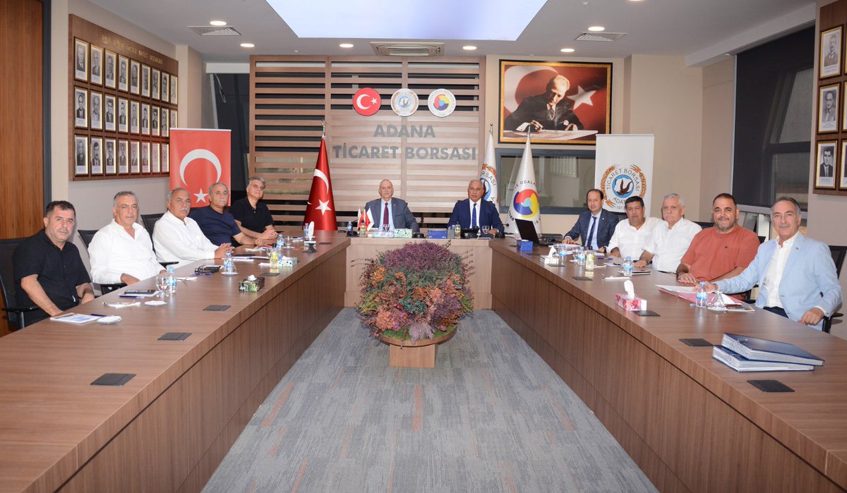 farukcanatar's tweet photo. @AdanaBorsa ‘mızın 36 no’lu olağan meclis toplantısını yaptık. İklim değişikliğinin tarımsal üretimine ve tasarruflu, kapalı devre, damlama su kullanımının önemini bir daha vurguladık. https://t.co/n9ZyhkmFFu