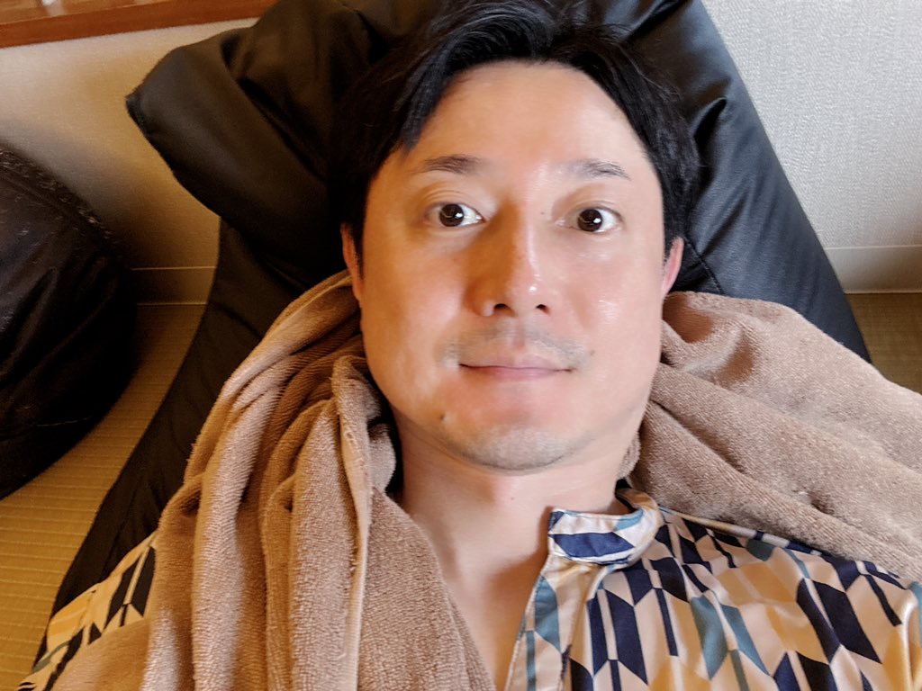 ベンチプレス100kg挑戦が見えてきた！
90kgに挑戦。1set目は3回、2set目2回、3set目2回、4set目1回。
これを4set全部4回出来たら、100kgが1回あがるはず！
からの、人生初の岩盤浴。岩盤浴って最高だったんだね♬