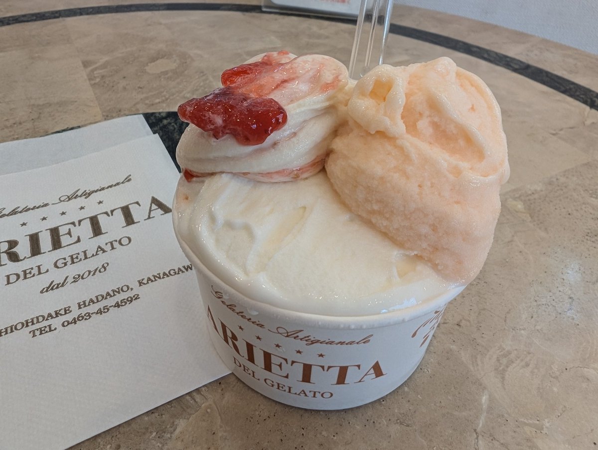 フルーツジェラート、甘酸っぱくて夏を感じる味わい🍑