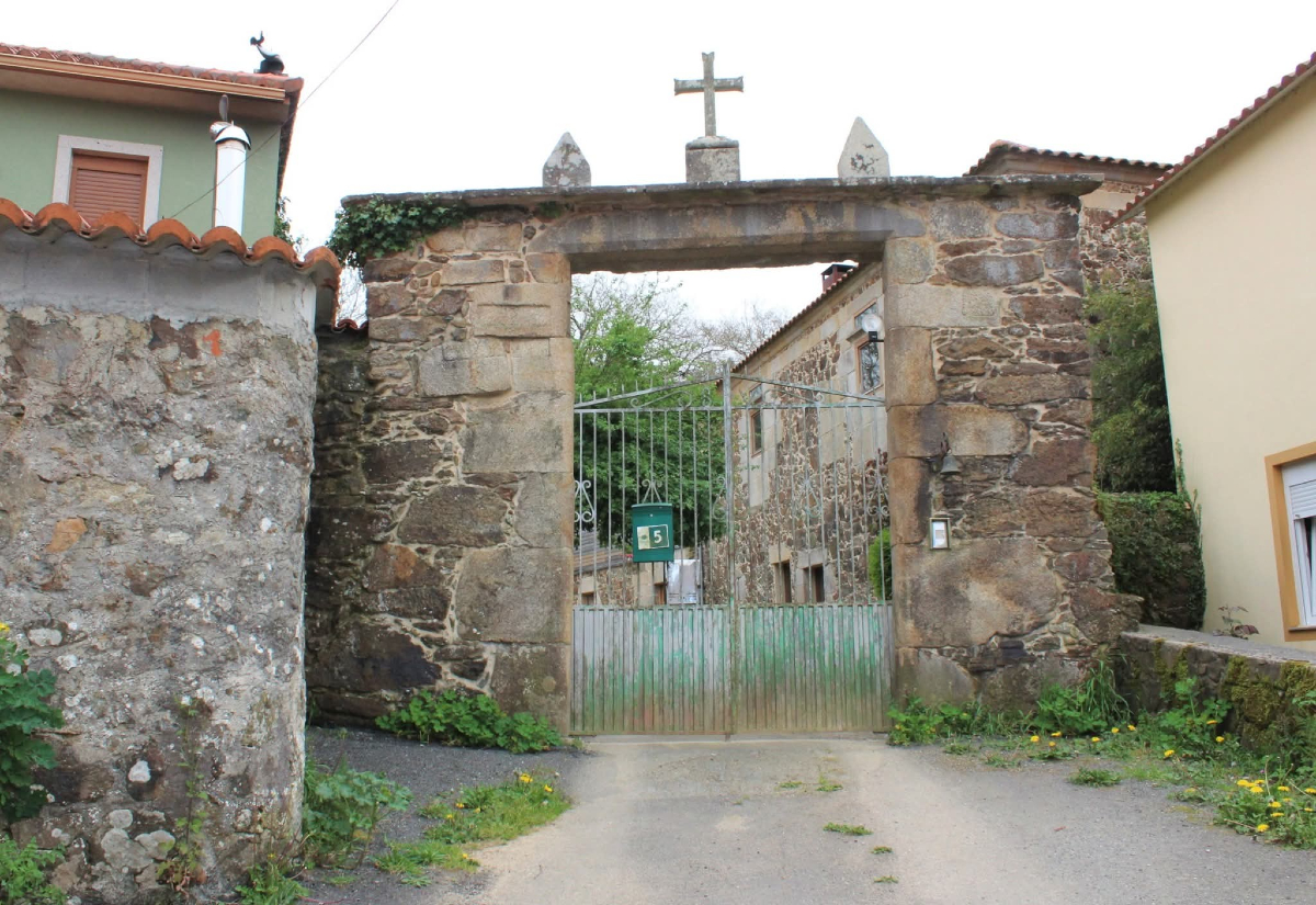 carballo_gal's tweet image. Bo día desde Carball❤️!
Detrás desta fermosa entrada agóchase un dos maxestuosos pazos que temos no noso concello. E este precisamente está no lugar de #Pazos, na parroquia de #Entrecruces.

#carballomola