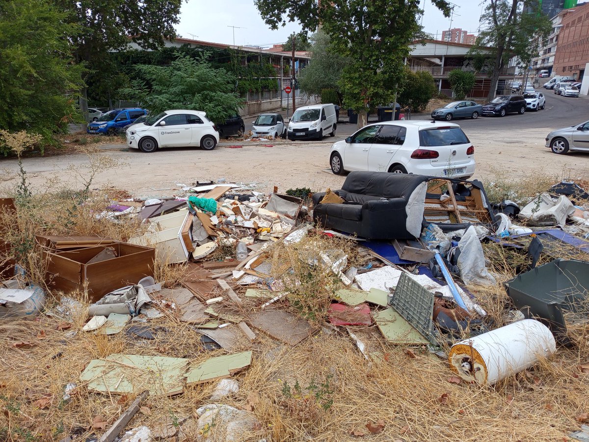 Hortaleza, vertedero municipal 
<a href="/davidperez/">𝔻𝕒𝕧𝕚𝕕 ℙ𝕖𝕣𝕖𝕫 𝔾𝕒𝕣𝕔𝕚𝕒</a> <a href="/ma_lopezdelpozo/">Miguel Ángel López</a> <a href="/InmaSanzO/">Inma Sanz Otero</a> <a href="/PPHortaleza/">Partido Popular de Hortaleza</a> <a href="/AlmeidaPP_/">José Luis Martínez-Almeida</a> <a href="/Lineamadrid/">Línea Madrid</a>