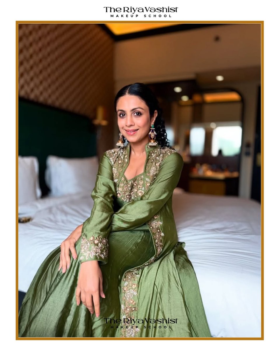rvmua's tweet image. A proud Independence Day moment ✨
Our team at 𝗧𝗛𝗘 𝗥𝗜𝗬𝗔 𝗩𝗔𝗦𝗛𝗜𝗦𝗧 created a timeless look for an eminent guest at the “At Home Reception” in Rashtrapati Bhavan, hosted by the President of India.

#theriyavashist #rashtrapatibhavan #independenceday2025 #celebritymakeup