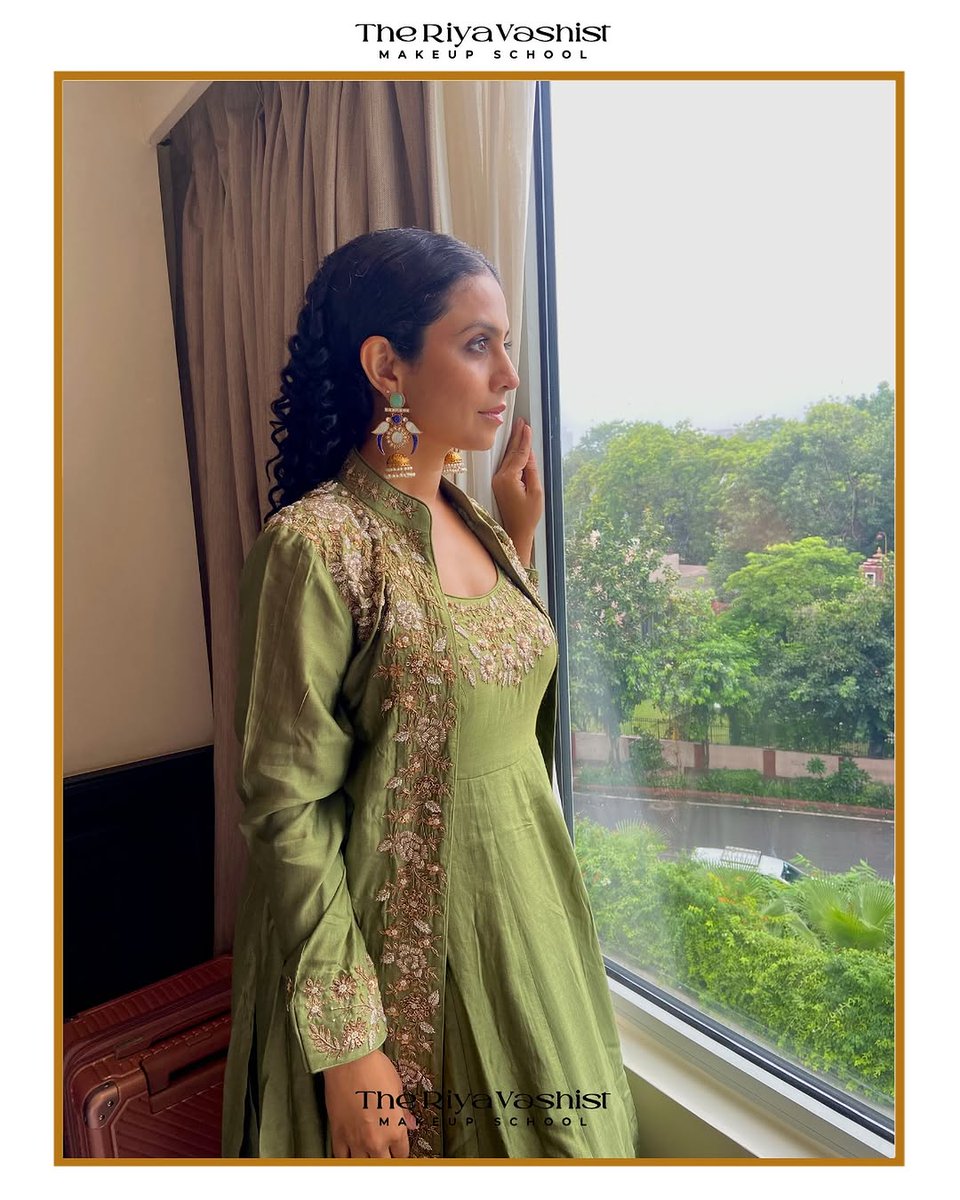 rvmua's tweet image. A proud Independence Day moment ✨
Our team at 𝗧𝗛𝗘 𝗥𝗜𝗬𝗔 𝗩𝗔𝗦𝗛𝗜𝗦𝗧 created a timeless look for an eminent guest at the “At Home Reception” in Rashtrapati Bhavan, hosted by the President of India.

#theriyavashist #rashtrapatibhavan #independenceday2025 #celebritymakeup