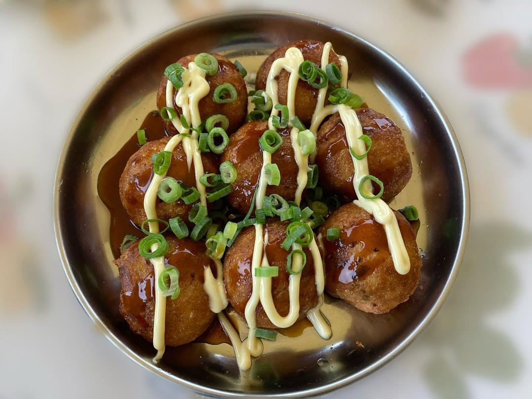 Yvreji8045's tweet image. つまみ3種！ ・山芋とベーコンの黒胡椒炒め ・大根サラダ ・揚げたこ焼き ・砂肝のガリバター炒め(ガーリックバター) 昼間からお酒飲んじゃいました🤤