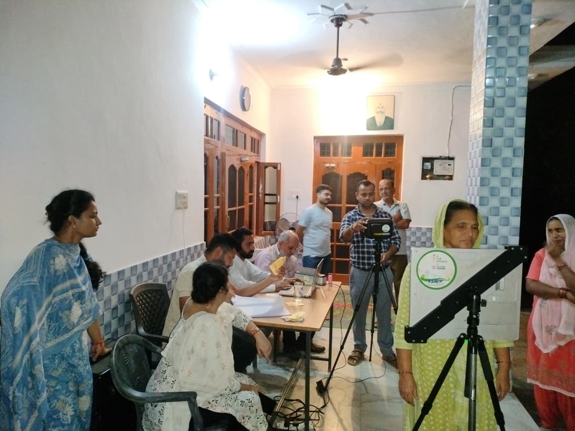 भारी बारिश और रेड अलर्ट के बीच भी ब्लॉक फतेहपुर, कांगड़ा,  की टीम ने अद्भुत जज़्बा दिखाते हुए AAM बारोट बनाल में आयोजित निक्षय शिविर में एक ही दिन में 581 हैंडहेल्ड एक्स-रे कर नया राष्ट्रीय रिकॉर्ड बनाया, जिसमें 52 संभावित टीबी मरीज चिन्हित हुए #TBMuktBharat