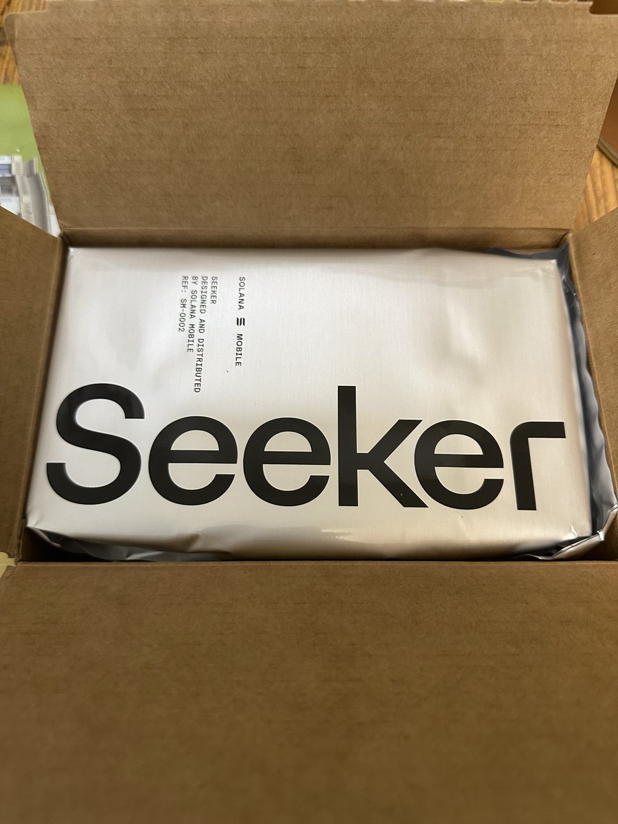 終於收到了 <a href="/solanamobile/">Seeker | Solana Mobile</a> 

看過有人分享手機充整天電爆炸案例，應該是不會拿來使用，可能拿來裝飾(?