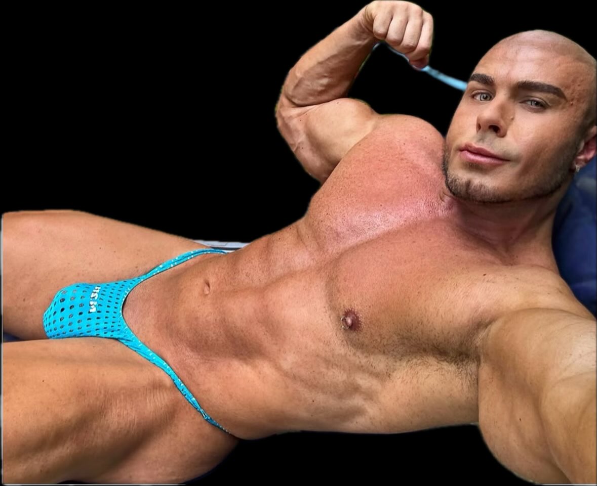 Perfect boy - ready to serve…! 💪🏼🌶️#bodybuilder #muscles #thong #gay #slave #obeytherules #fitness #shaved #bald