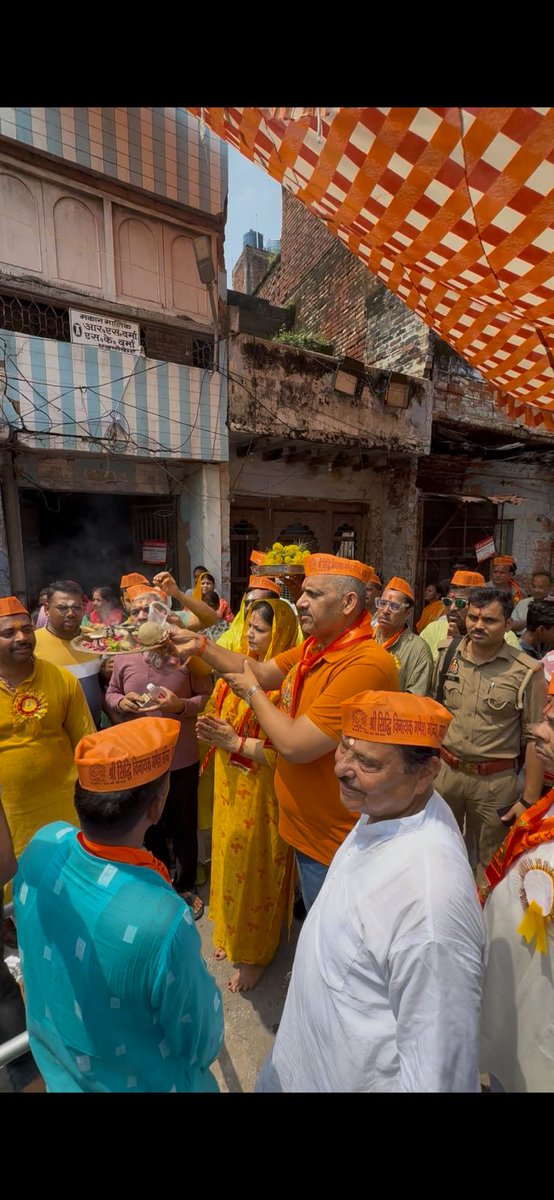 ✨🚩 27.08.2025 | गणेश चतुर्थी

आज गणेश चतुर्थी के पावन अवसर पर 🌺 सिद्धिविनायक मंदिर घंटाघर से निकलने वाली भव्य शोभा यात्रा में सम्मिलित होकर 🙏 विघ्नहर्ता श्री गणेश जी की आरती एवं पूजन करने का सौभाग्य प्राप्त हुआ।

🌸✨ गणपति बप्पा मोरया — मंगल मूर्ति मोरया 🙏