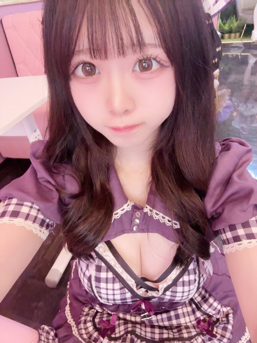 ログインしてます‼︎
15~19です🤍初紫の制服着てみた🌟
#コンカフェ