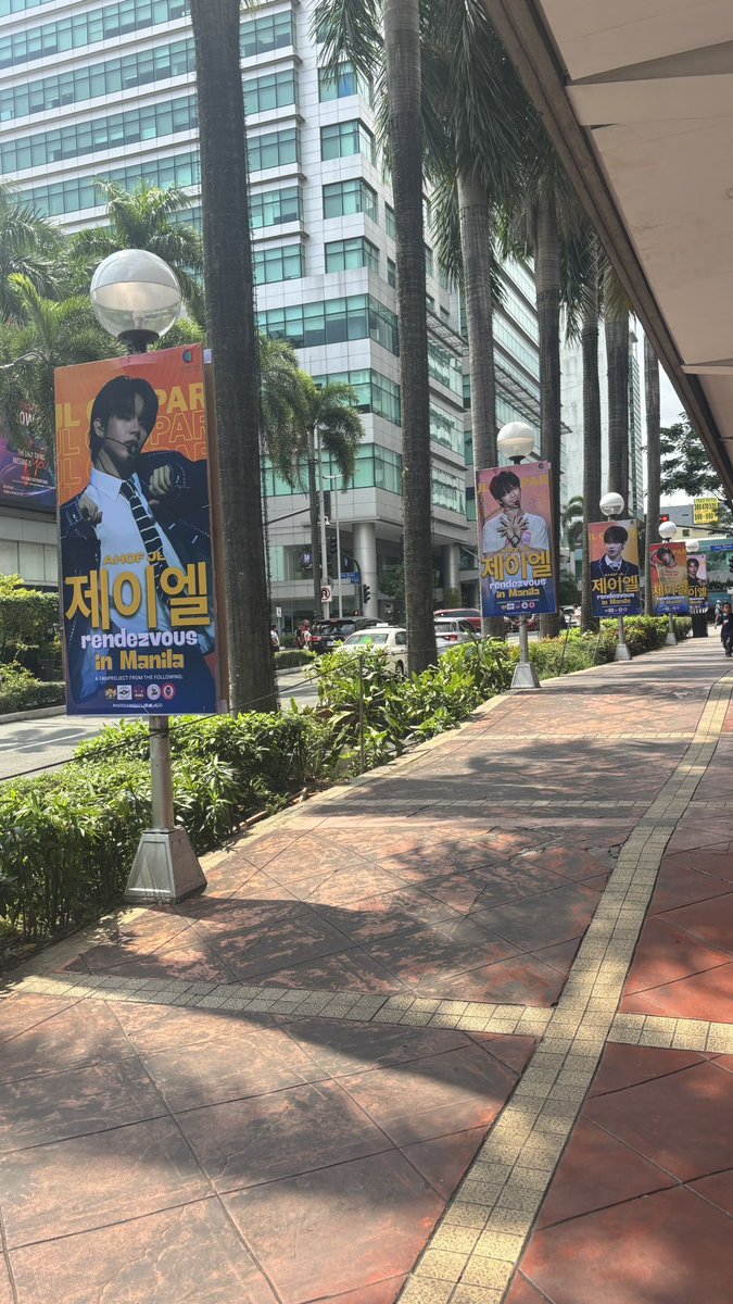 Finally 🥰 The bayanihan lamp post is here 😭

JLIBEE GDM, I am so proud 😭🥰😭