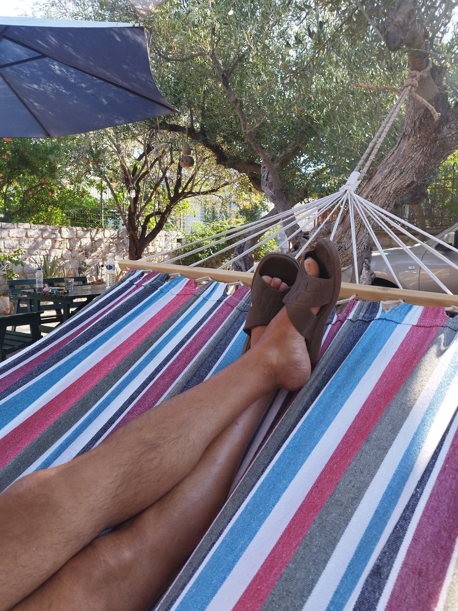 Το μωακι δεν έχει πάρει ακόμη τηλ. για να βάλω πλυντήριο, οπότε relax... #team_modela_mani.