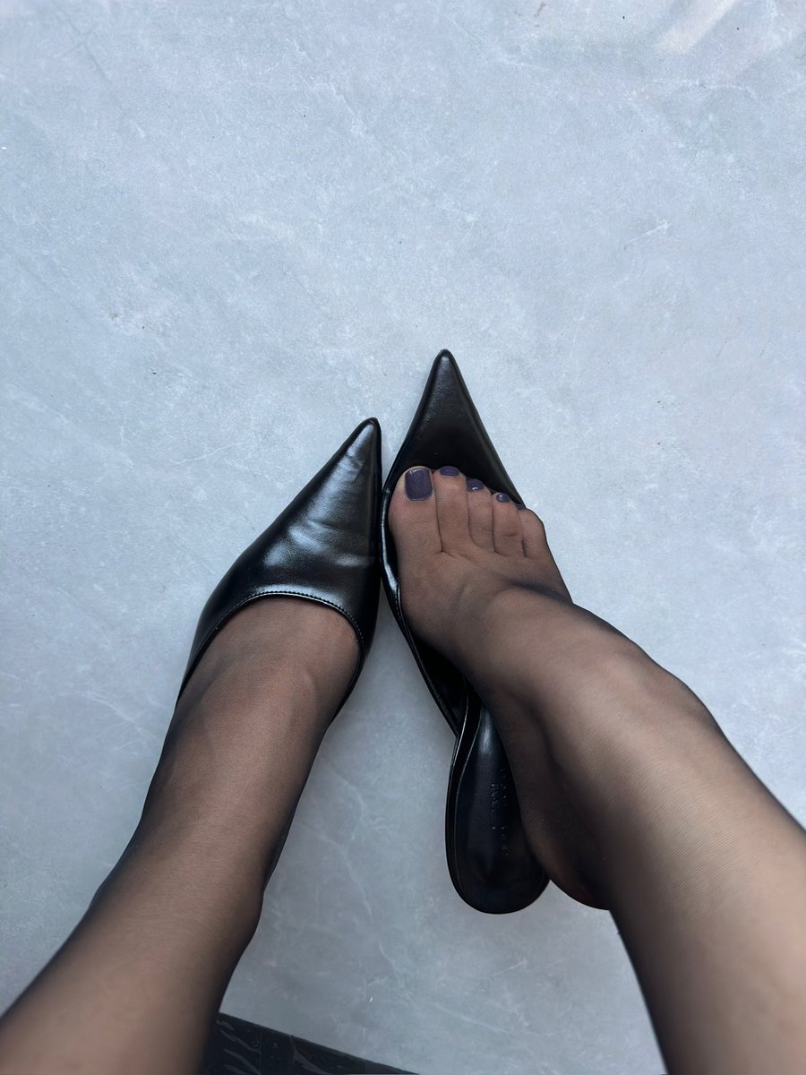 LYD12300's tweet image. 老婆这脚真是太骚了 阅足无数 还是觉得自家老婆的脚好看
#丝袜脚