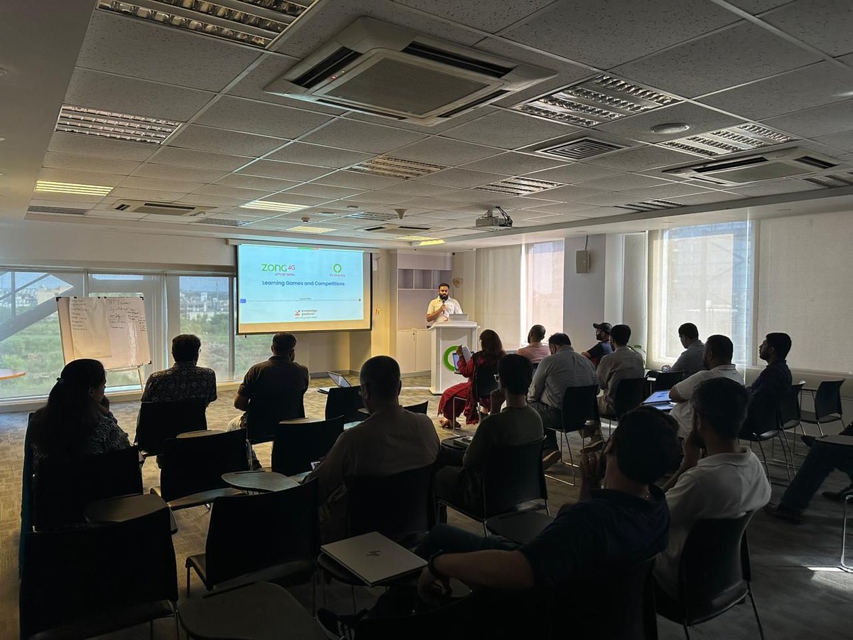 🎯At #Zong, we firmly believe in the importance of empowering our employees with the skills of the future. That’s why we recently hosted an engaging “Level Up AI” workshop—an online learning initiative designed to make acquiring new AI tools and skills both accessible and