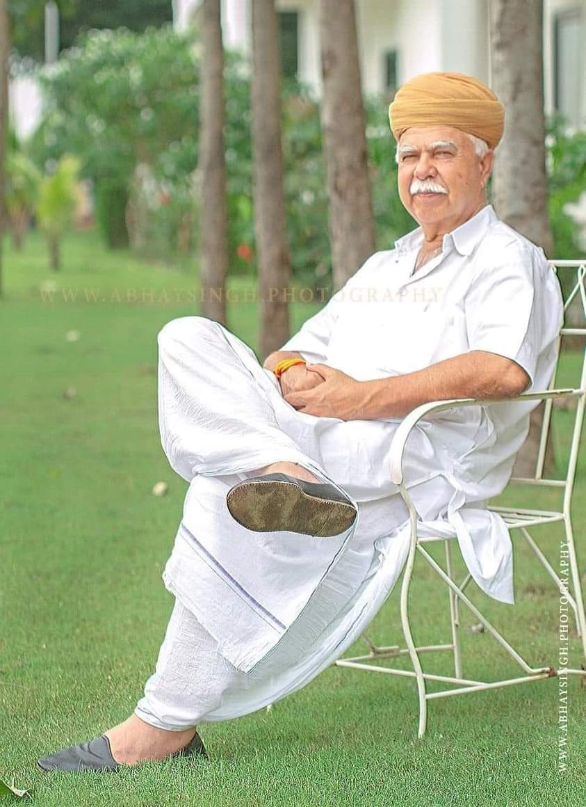 श्री राजपूत करणी सेना के शीर्ष संस्थापक राजपूत समाज के भीष्म पितामह स्वर्गीय श्री लोकेंद्र सिंह जी कालवी साहब को जन्म जयंती पर कोटि कोटि नमन: !!🙏
#लोकेन्द्र_सिंह_कालवी