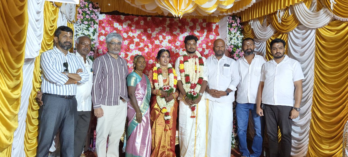 Mohan Balasubramaniam (@mohan2824861) on Twitter photo இன்று விநாயகர் சதுர்த்தி தினத்தில், விநாயகர் பெருமானின் அருளால் உங்கள் வாழ்க்கையில் உள்ள அனைத்து தடைகளும் நீங்கி, எல்லா முயற்சிகளிலும் வெற்றியும் வளமும் கிடைக்கட்டும். 
பல்வேறு விநாயகர் சிலைகளை நேரில் சென்று வழிபட்டு மற்றும் திருமண தம்பதியரை வாழ்த்தி மகிழ்ச்சியான தருணம் இன்று விநாயகர் சதுர்த்தி தினத்தில், விநாயகர் பெருமானின் அருளால் உங்கள் வாழ்க்கையில் உள்ள அனைத்து தடைகளும் நீங்கி, எல்லா முயற்சிகளிலும் வெற்றியும் வளமும் கிடைக்கட்டும். 
பல்வேறு விநாயகர் சிலைகளை நேரில் சென்று வழிபட்டு மற்றும் திருமண தம்பதியரை வாழ்த்தி மகிழ்ச்சியான தருணம்
