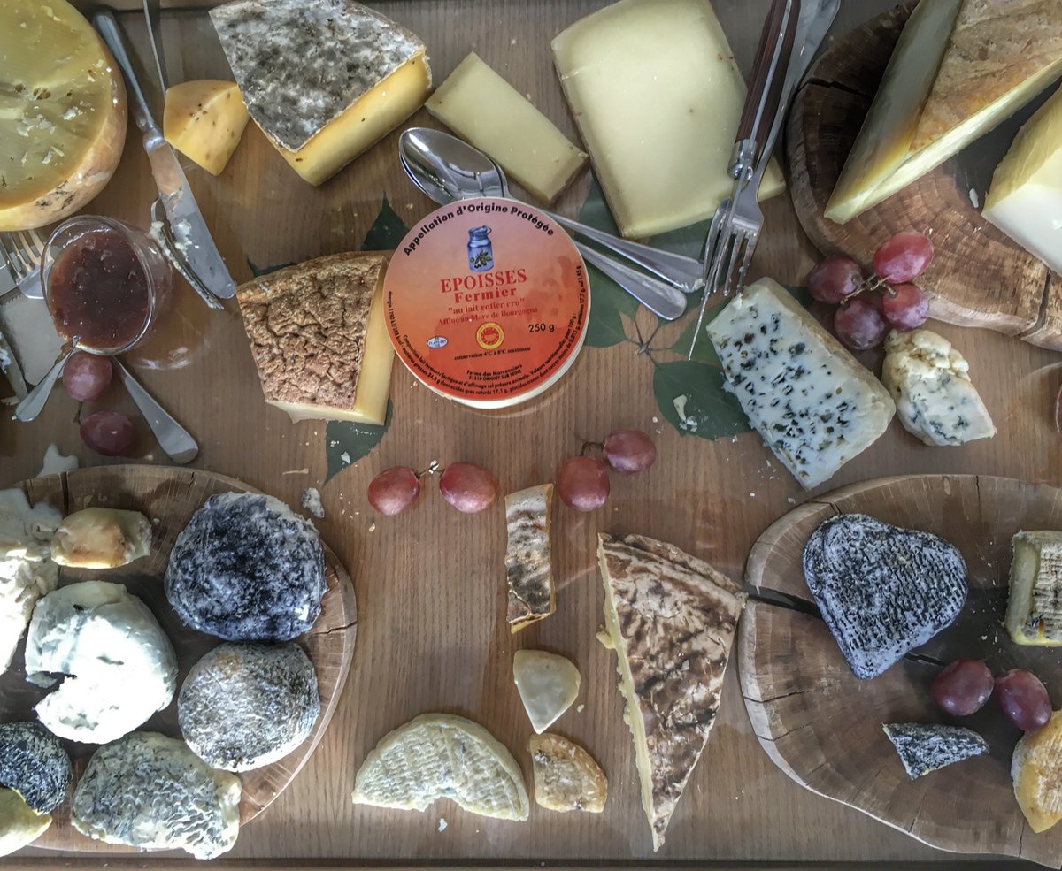 Daily #photooftheday from #France French cheese. True or False? Epoisses is so stinky it's banned from public transport! 🥸
#thegoodlifefrance
(Answer - false, it's an urban myth!)...