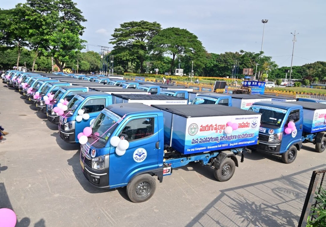 Shaandaar Hyderabad (@swachhhyd) on Twitter photo For grievances related to sewage and water supply, in view of the prevailing conditions.
And for Silt carting vehicles, Citizens are advised to ☎️dial 155313 for immediate help.
#Hyderabad
<a href="/HMWSSBOnline/">HMWSSB</a> <a href="/vinay_vangala/">Vinay Vangala</a> <a href="/Riyazuddin555/">🇮🇳Riyaz రియాజ్</a> <a href="/ActivistTeja/">SAI TEJA</a> <a href="/RTI_Social_Hyb/">Responsible Citizen 🇮🇳</a> <a href="/AdamBanqash/">Adam Banqash</a> For grievances related to sewage and water supply, in view of the prevailing conditions.
And for Silt carting vehicles, Citizens are advised to ☎️dial 155313 for immediate help.
#Hyderabad
<a href="/HMWSSBOnline/">HMWSSB</a> <a href="/vinay_vangala/">Vinay Vangala</a> <a href="/Riyazuddin555/">🇮🇳Riyaz రియాజ్</a> <a href="/ActivistTeja/">SAI TEJA</a> <a href="/RTI_Social_Hyb/">Responsible Citizen 🇮🇳</a> <a href="/AdamBanqash/">Adam Banqash</a>