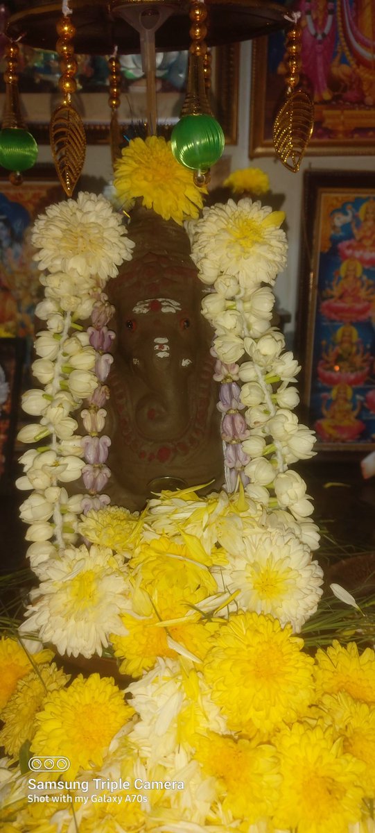 Paddhu_55's tweet photo. 🙏🙏🙏Om Siddhi Vinayagaya Namaha🙏🙏🙏 https://t.co/uoti10Td1x