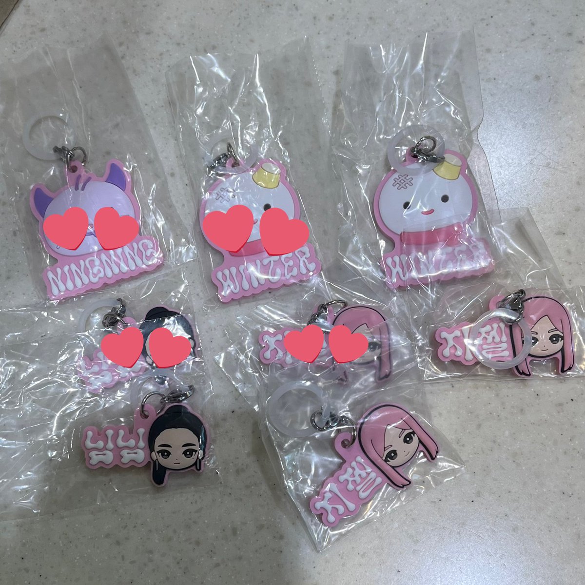_o6xxs2's tweet photo. aespa ぷっくりめじるしアクセサリー ガチャ ガチャガチャ めじるしチャーム 交換

【譲】ウィンターA
        ジゼル B×2
        ニンニンB

【求】カリナ A B 優先
　　ジゼル A
　　ウィンター B

郵送交換希望
お気軽にお声掛けください

#aespa交換 https://t.co/9cyvic71Kj