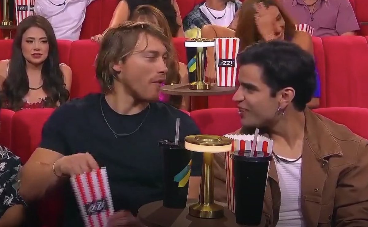 Y la botas se dio cuenta lo mucho que queria ser Aaron Mercury  #LaCasaDeLosFamososMx