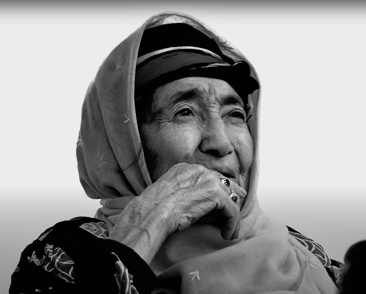 Me bi xemgînî bihîst ku dengbêja Êzidî Êda Mahdoya Wêranşarê çûye ser dilovaniya xwe. Mahdo wek jineke pêşeng sermiyana dîwanên dengbêjiyê bû. Her wiha zanebûna wê ya di derbarê civaka Kurd de bandorê li ser kilamên wê yên dengbêjiyê dikir, dibû dengê jinan, civaka Êzidî û Kurd.