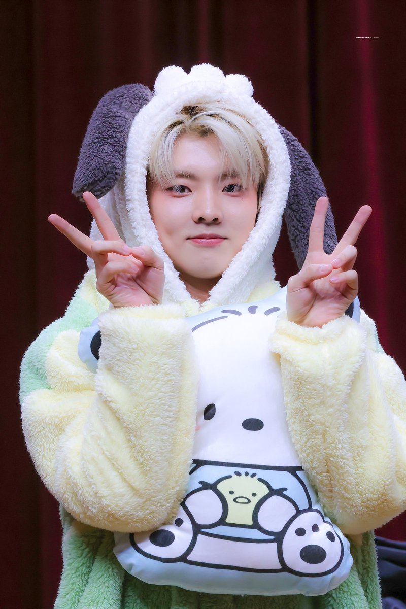 내 최애랑 잘 어울리는 애를 선점하기위한 산리오 모에화 대전쟁 시대에 스스로 뚜벅뚜벅.. 어머니 저는 포차코가 좋아요 하면서 본인이랑 똑 닮은 강아지 데려온 남자 너무 기특하죠