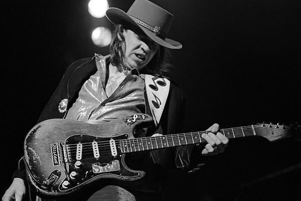 ktanaka13's tweet image. “I don&apos;t play with a lot of finesse. I usually play like I&apos;m breaking out of jail!” - Stevie Ray Vaughan

Remembering the great Stevie Ray Vaughan (October 3, 1954 – August 27, 1990) whom we lost on this date 35 years ago.

#music #StevieRayVaughan #SRV #musica #Blues #Rock…