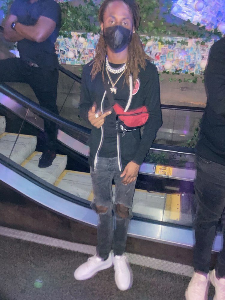 MCTHEDOPEBOY's tweet photo. If all the 💡 stop working I bet my scale work 💯💵 https://t.co/XNGYkoorRt