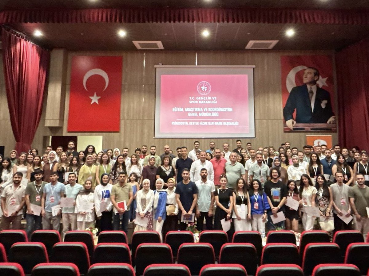 14-22 Ağustos tarihlerinde Gençlik ve Spor Bakanlığı tarafından yurtlarda görev yapan psikolog ve sosyal çalışmacılara yönelik “Pozitif Psikoloji Eğitimi”nde eğitimen olarak görev almak çok kıymetli bir deneyim oldu. Bu anlamlı çalışmaya  emek veren herkese teşekkür ederim.🍀