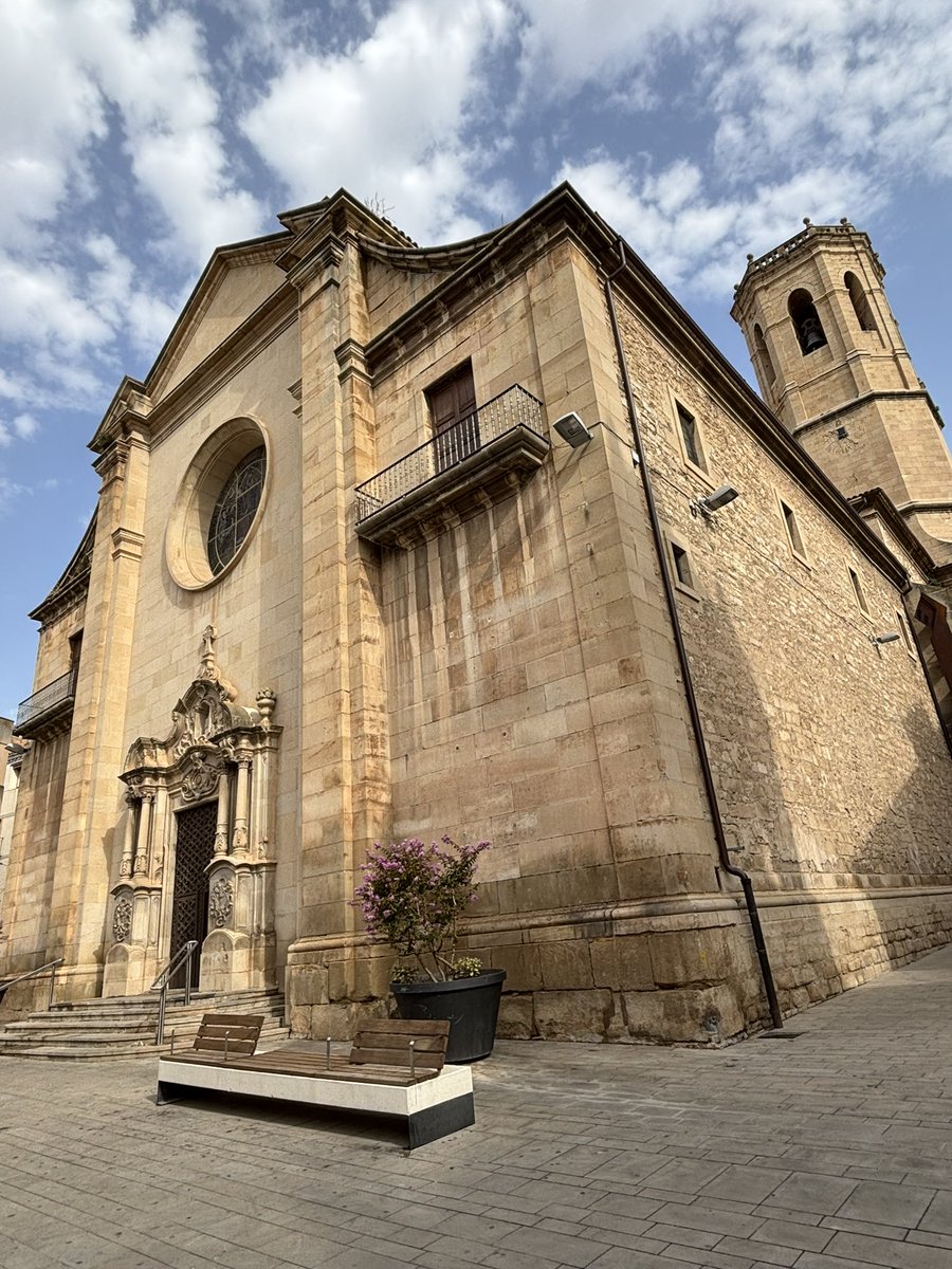 Sempre és un goig donar un tomb per Tàrrega, capital d l’Urgell. N’he fotografiat 4 dls seus edificis + notables, però està plena d racons bonics.
