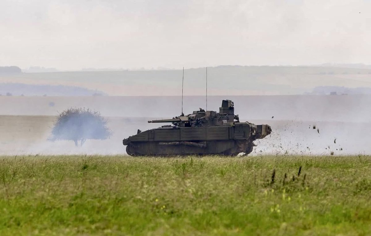 RoyalArmdCorps's tweet image. An Ajax vehicle from A Squadron @HCav1660 conducting offensive actions on exercise.

Photo by Cpl Danielle Dawson, MOD Crown Copyright 2025

#TrustedGuardians #britisharmy #householdcavalry #armyjobs