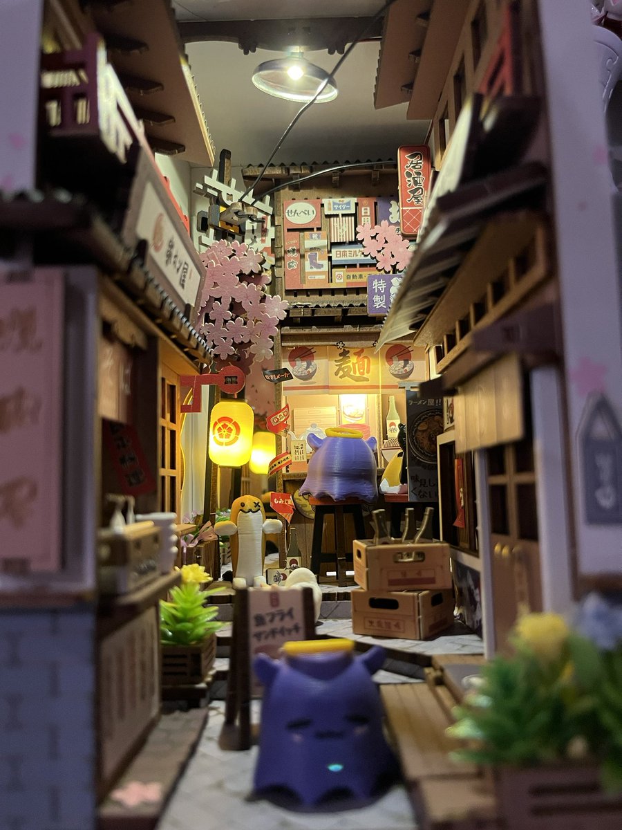 <a href="/jmanray005/">manray005 |👧| 💭🐱💎🍵🧪👻✨| 🔜 MomoCon</a> Tysm! Our grems now live with our takos in our book nook!