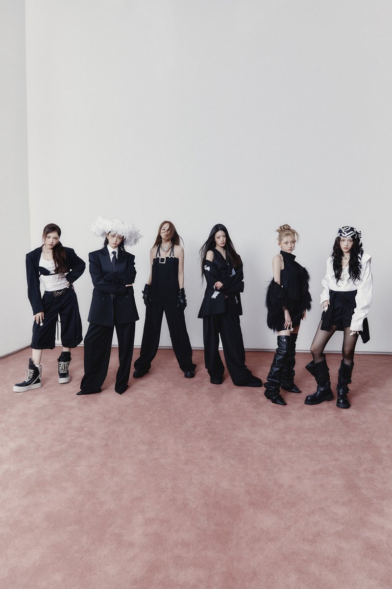 Their forms conjure an otherworldly ritual. love and enigma interlace in whispered eternity. (+ <a href="/Leesmeo/">iseo!</a>)