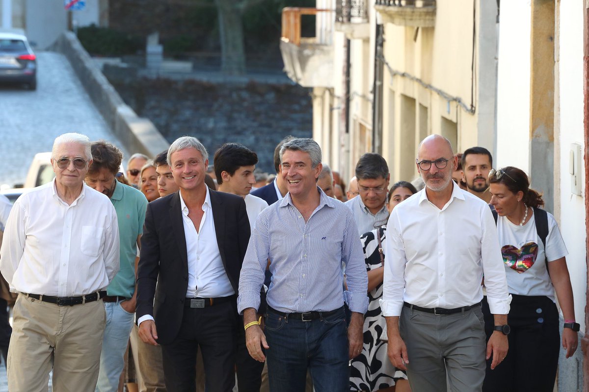 psocialista's tweet photo. Entre as árvores que brotam na #Lousã, no projeto Maternidade de Árvores, e as ruas vivas de #Góis, a #EN2 deixou-nos uma mensagem clara: a força do interior está na ligação entre a natureza e as pessoas.
Da floresta ao centro da vila, fica uma certeza: proteger recursos naturais e valorizar comunidades é inseparável — e é isso que dá futuro ao território.
#PartidoSocialista #AoServiçoDasPessoas #N2
📷 José António Rodrigues