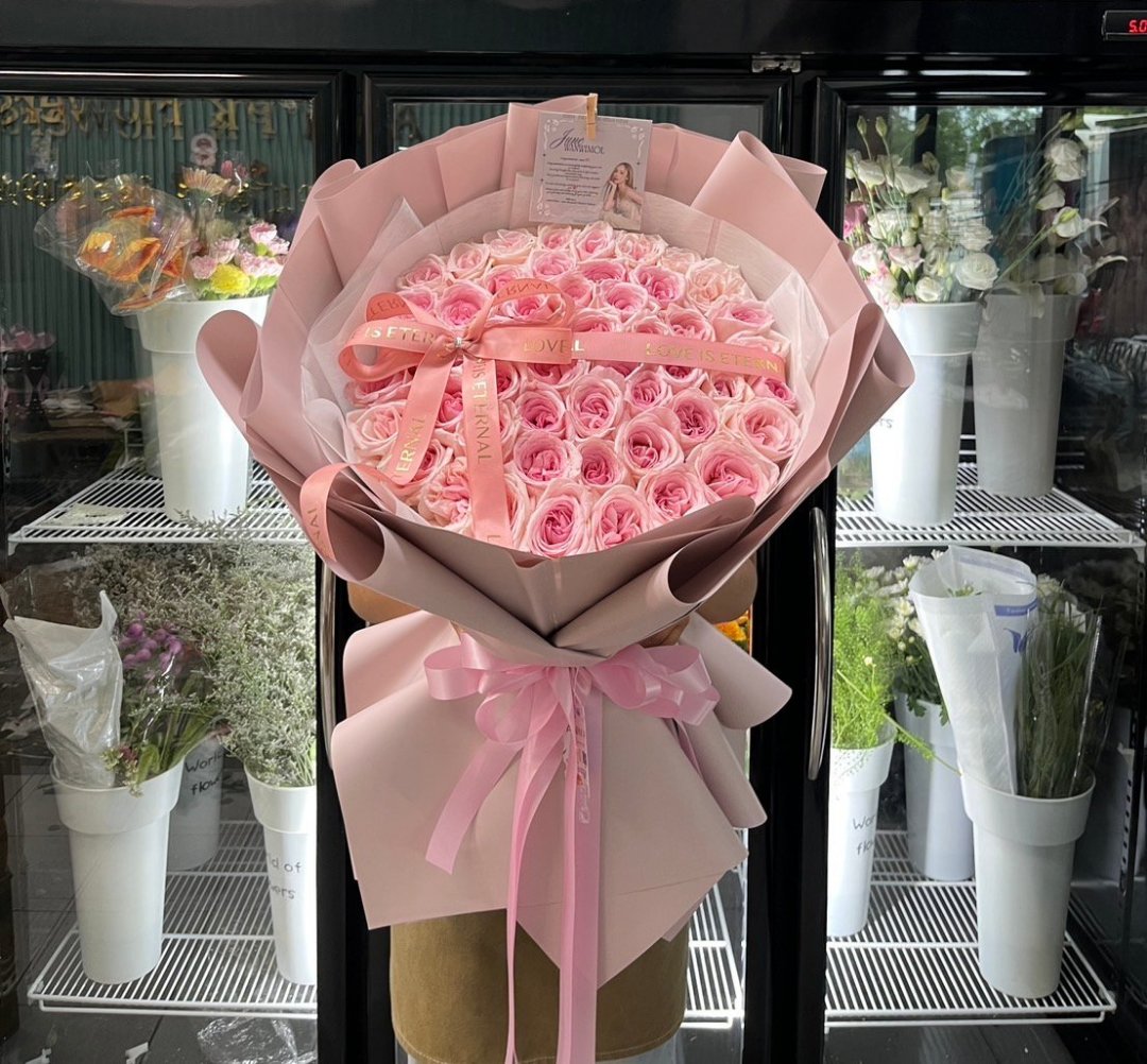 🎉 Congrats on Junie’s Final EP! 🎉
Part 1 – Flower bouquet 💐

Princess Junie 👑💖
Congrats on completing this series successfully ✨
We’re looking forward to your next projects 💕
Vietnam fans will always be by your side 💕

#WhaleStorexoxo
#JuneWanwimol