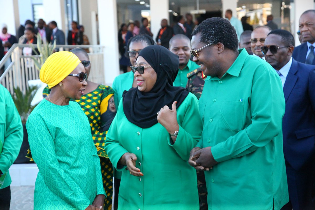 Mwenyekiti wa Chama cha Mapinduzi (CCM) Taifa, na Rais wa Jamhuri ya Muungano wa Tanzania Dkt. Samia Suluhu Hassan amerejesha fomu katika Ofisi za Tume Huru ya Uchaguzi (INEC) kwa ajili ya kuteuliwa kugombea kiti cha Urais katika Uchaguzi Mkuu wa mwaka huu.