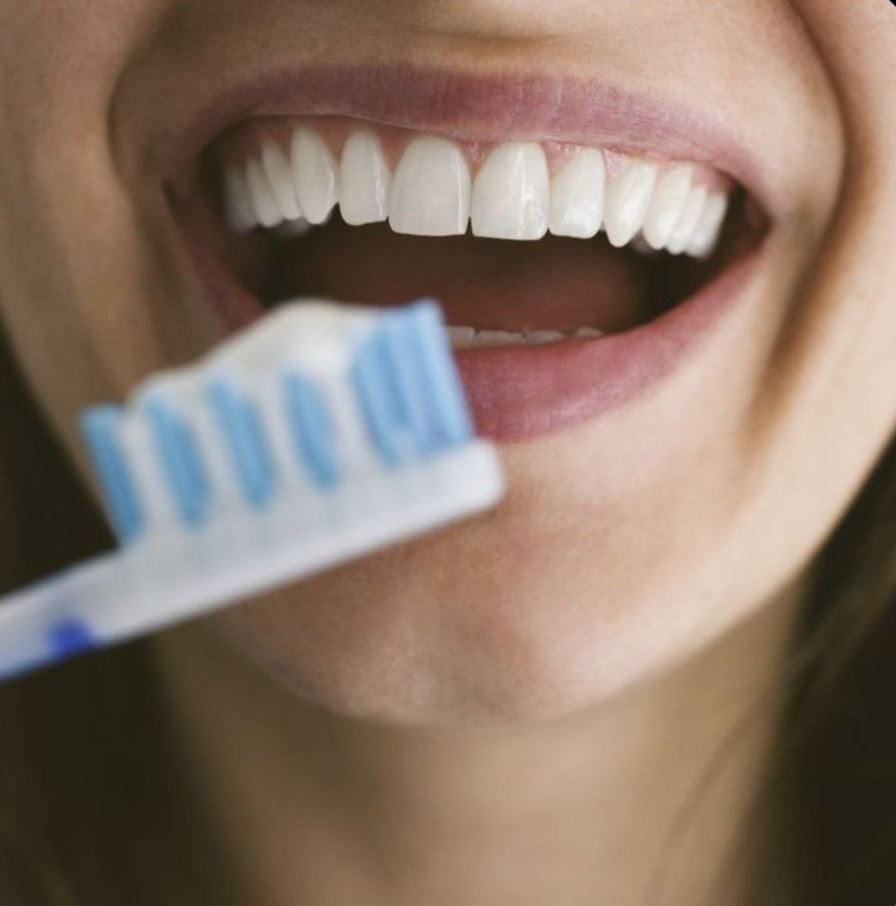 بعد الأكل مباشرة؟ 🛑🦷
دع أسنانك تسترخي 20–30 دقيقة قبل التفريش✨مينا الأسنان يشكرلك صبرك لحمايته من التآكل! 🌟
Wait a little after eating, do not rush to brush🪥✨