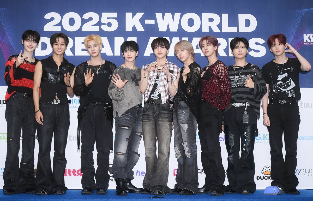 K-WORLD DREAM AWARDS tweet media