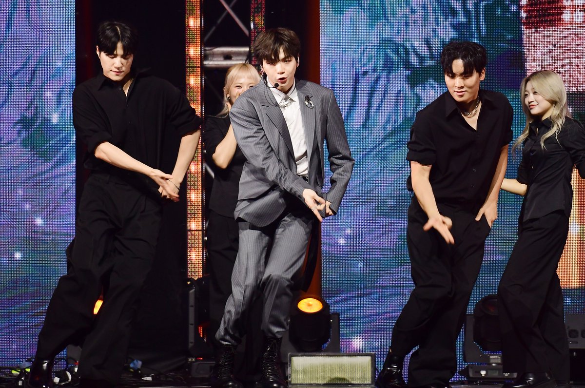 K-WORLD DREAM AWARDS tweet media