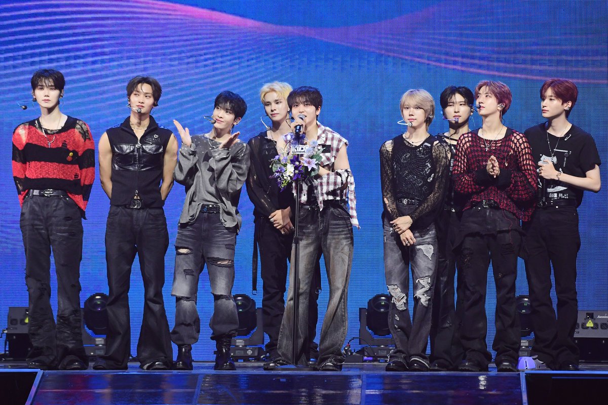 K-WORLD DREAM AWARDS tweet media