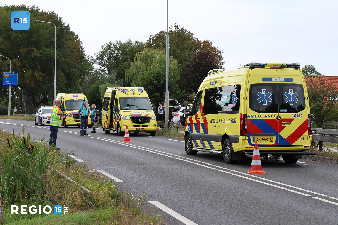 Twee gewonden bij aanrijding fiets en scooter op het Oosteinde in Leidschendam