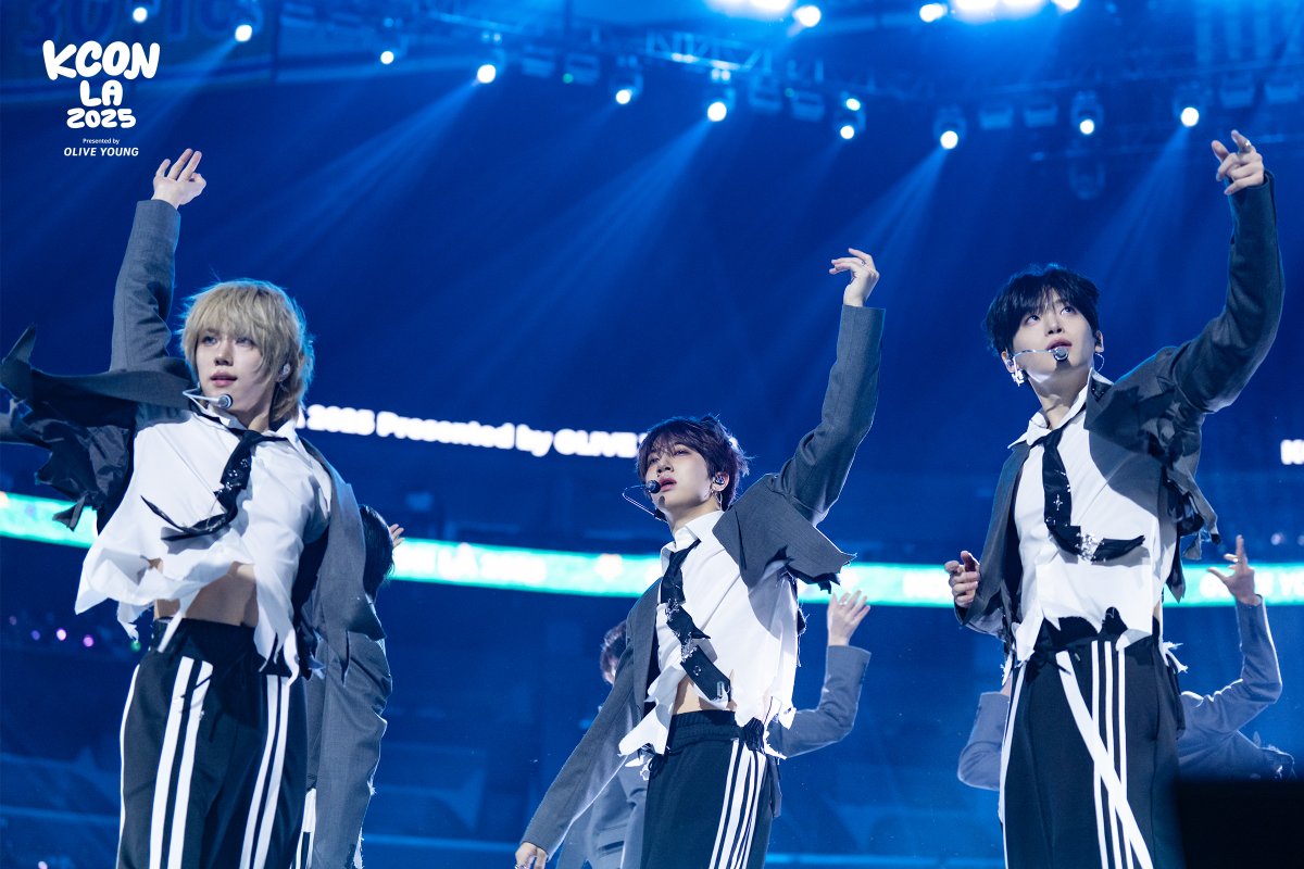 [#KCONLA2025] PHOTO DUMP 🚛📷🎞️

𝐌 𝐂𝐎𝐔𝐍𝐓𝐃𝐎𝐖𝐍 𝐒𝐓𝐀𝐆𝐄 💙 DAY 3

#CRAVITY  
<a href="/CRAVITYstarship/">CRAVITY OFFICIAL</a> 

-
KCON LA 2025
AUG 1-3
Crypto.com Arena, LA Convention Center

Let's #KCON